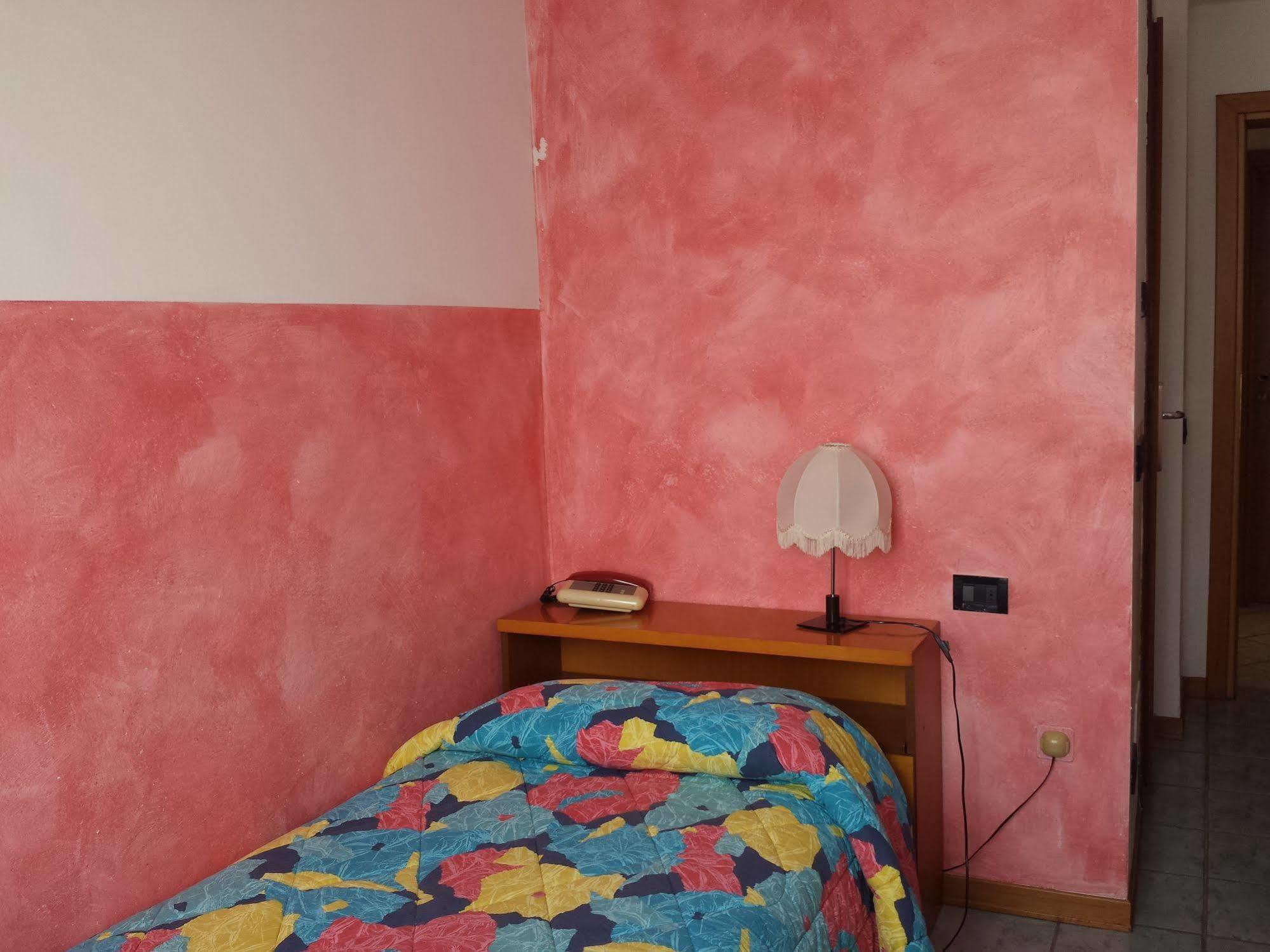 Hotel Stazione Paratico Buitenkant foto
