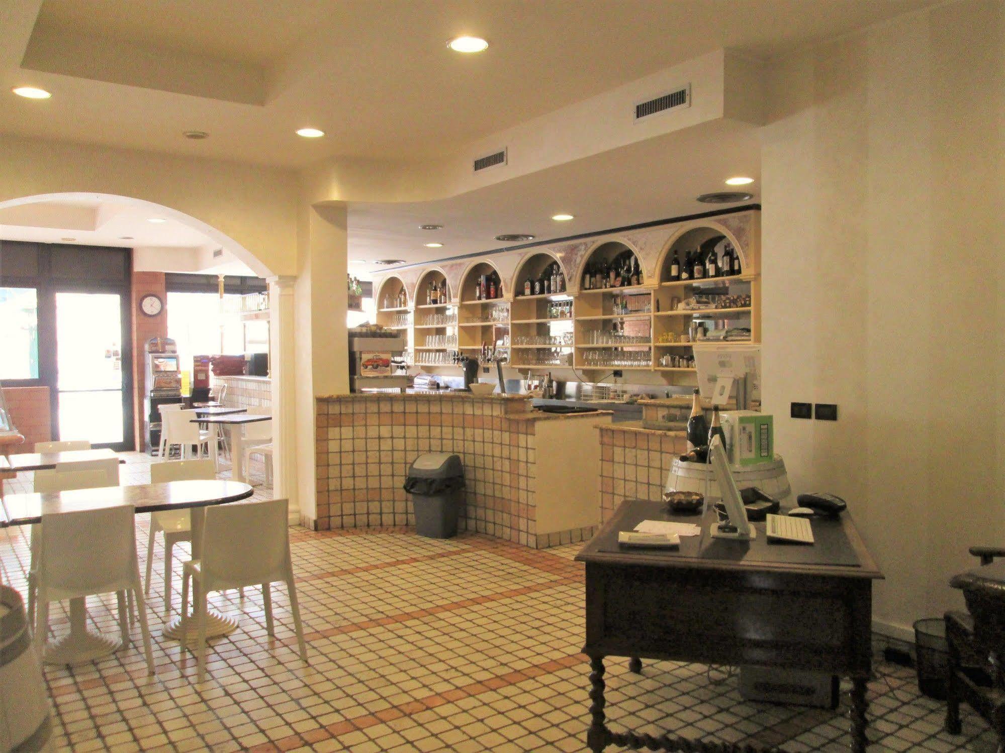 Hotel Stazione Paratico Buitenkant foto